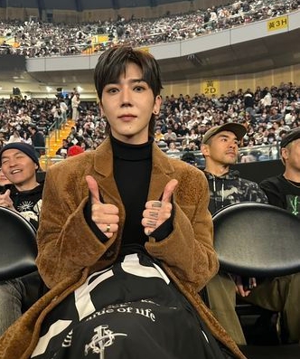 毕书尽娇妻罕见露面 美到激似田馥甄