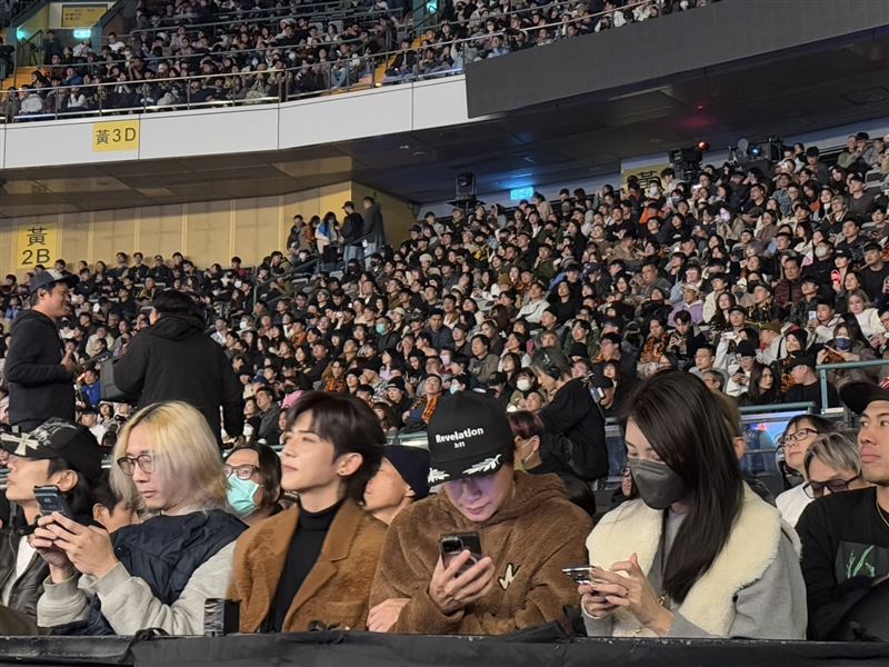 毕书尽娇妻罕见露面 美到激似田馥甄