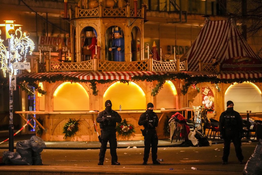 民众忆述汽车撞人群事件惊恐一刻 “我们活在什么样的世界?”