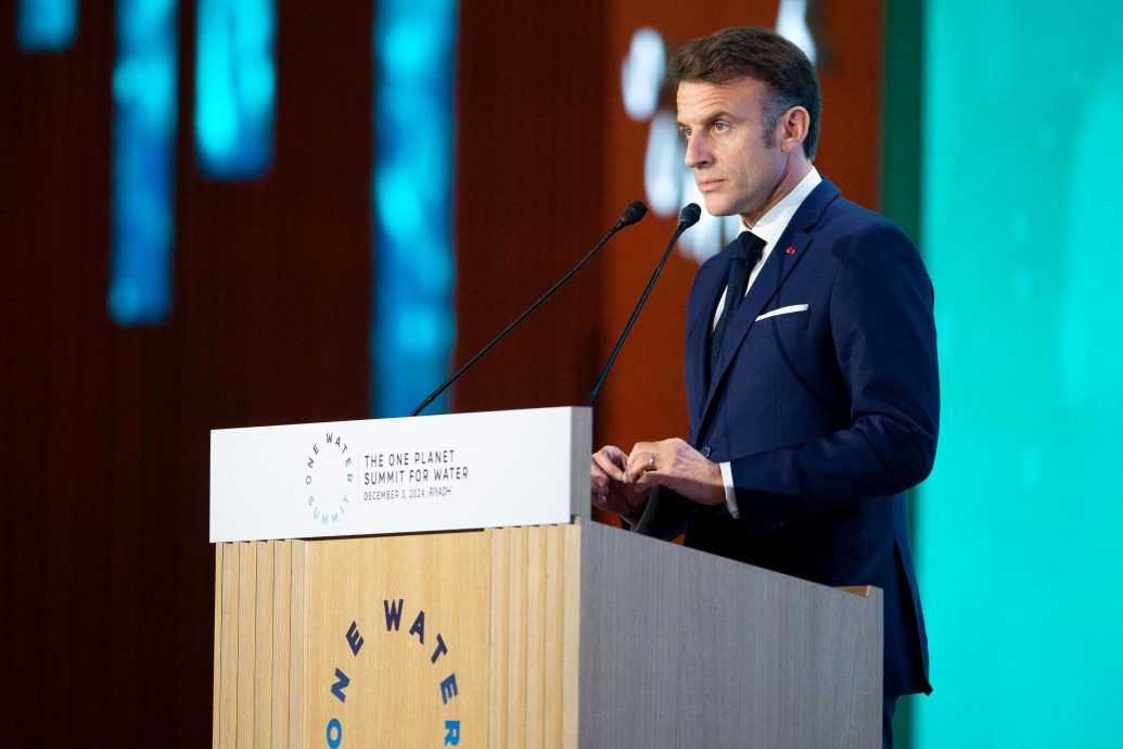 法国总理下台 马克龙寻求化解政治危机