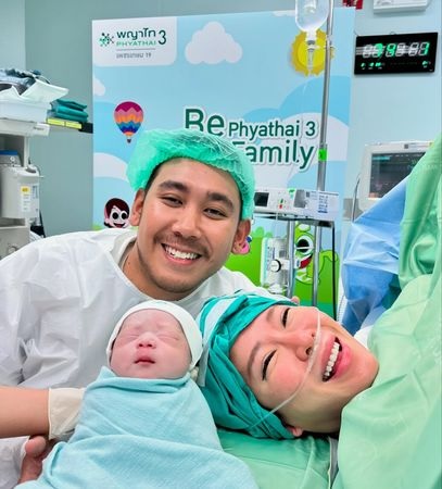 泰女团成员护10月孕肚唱跳 全网看傻眼:太拼了!