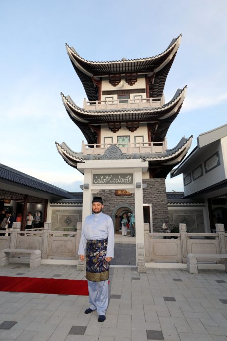 版3头（已签发）大都会/雪州苏丹主持华穆寺开幕