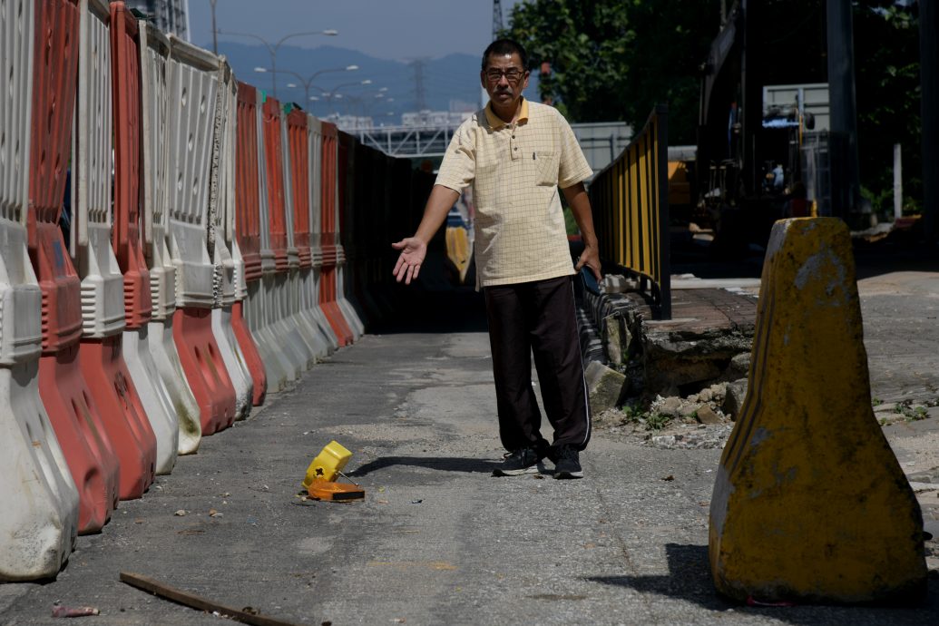 版头-大都会/余保凭与本报读者投诉古晋路道路危险问题/8图