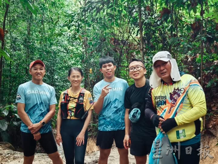 版头//大都会/Go Go Hiking带领视障人士登山，2小时完成3.9公里的登山挑战