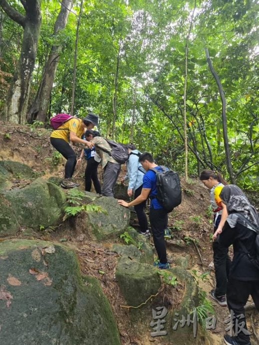 版头//大都会/Go Go Hiking带领视障人士登山，2小时完成3.9公里的登山挑战