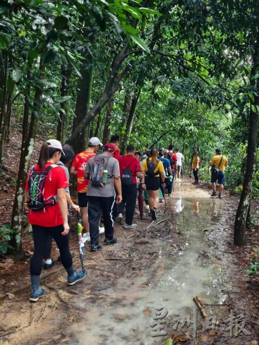 版头//大都会/Go Go Hiking带领视障人士登山,2小时完成3.9公里的登山挑战