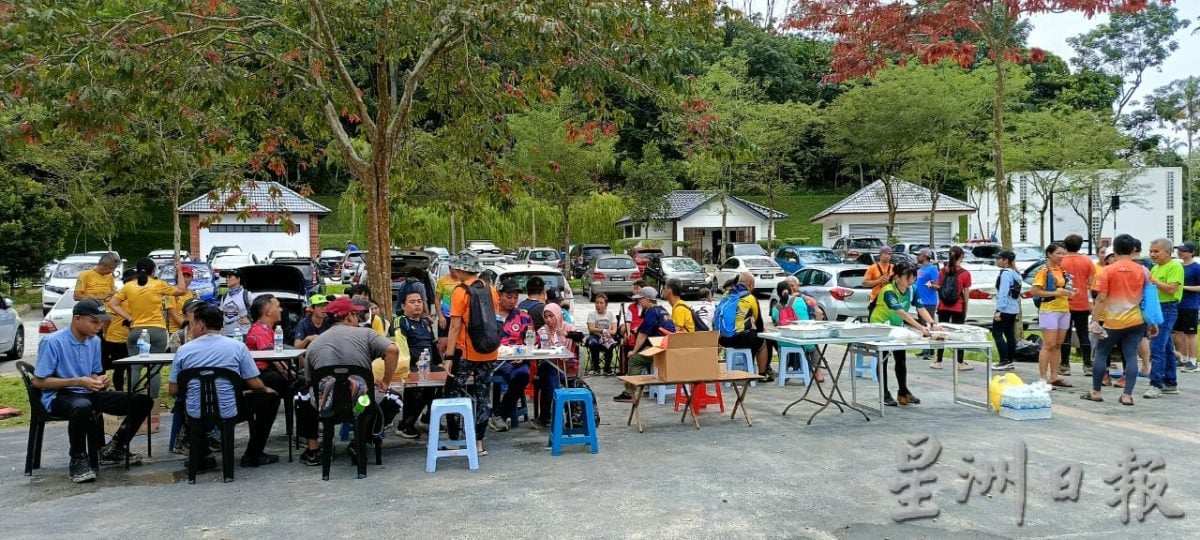 版头//大都会/Go Go Hiking带领视障人士登山，2小时完成3.9公里的登山挑战