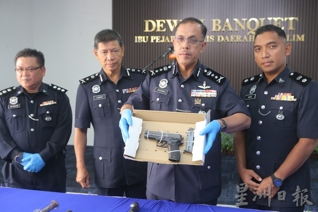 犯30宗抢劫破门行窃 2男拒捕开枪遭警歼灭