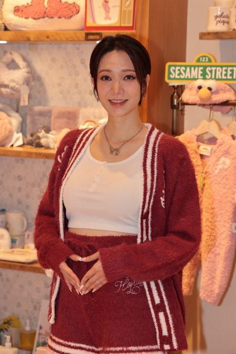 王君馨挺5月孕肚亮相 自爆子宫长水瘤做微创手术