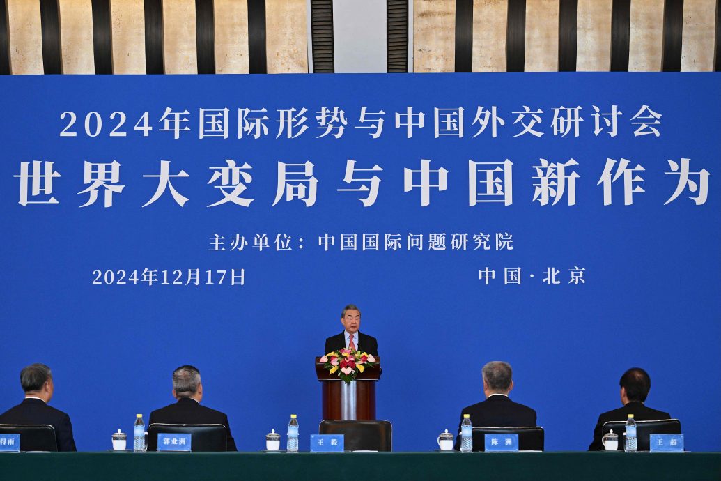 王毅:中美合作“能办大事好事”、警告美“粗暴干涉”内政