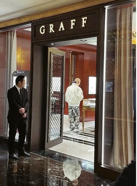 珠宝店选钻饰视频曝光 鹿晗和关晓彤好事近?