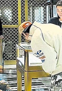 珠宝店选钻饰视频曝光 鹿晗和关晓彤好事近?