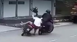 瓜雪攫夺案 妇女被抢金链