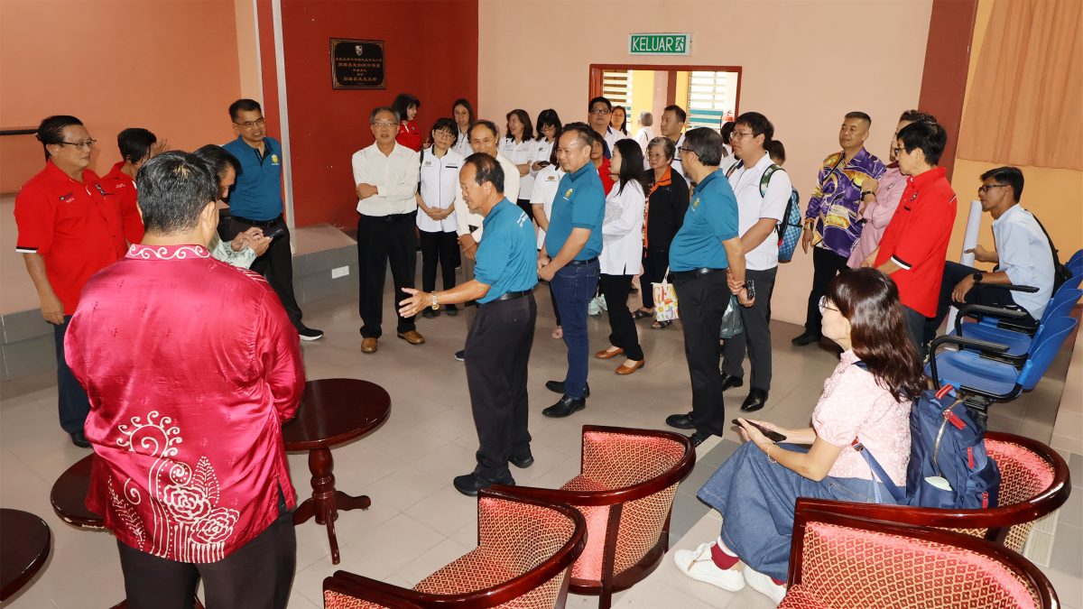 登嘉楼董联会教育考察团 森州交流会首站来到庇小