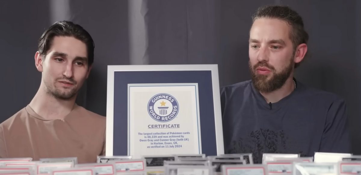 **看世界**全国:英国兄弟收藏近5万张宝可梦卡,创世界纪录