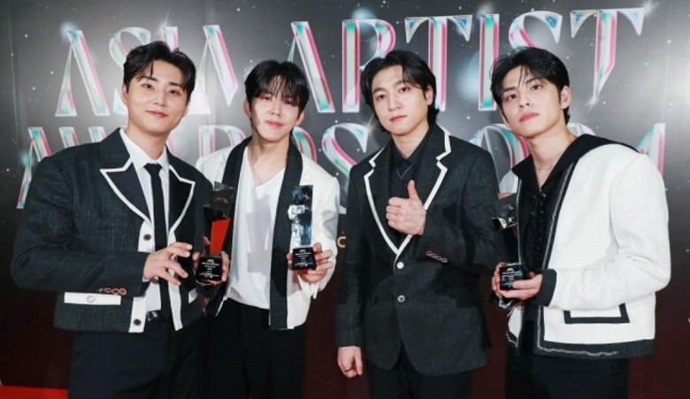 第9届亚洲明星盛典|NewJeans拿下3奖 感言自动消音团名