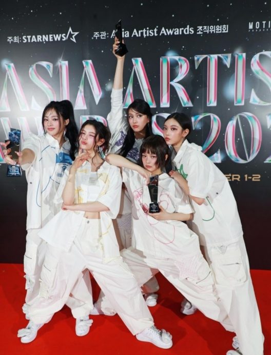第9届亚洲明星盛典|NewJeans拿下3奖 感言自动消音团名
