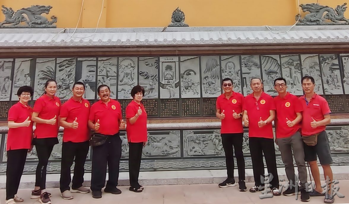 耗13万春节新打卡点 安顺福顺宫圣公石雕迎客来