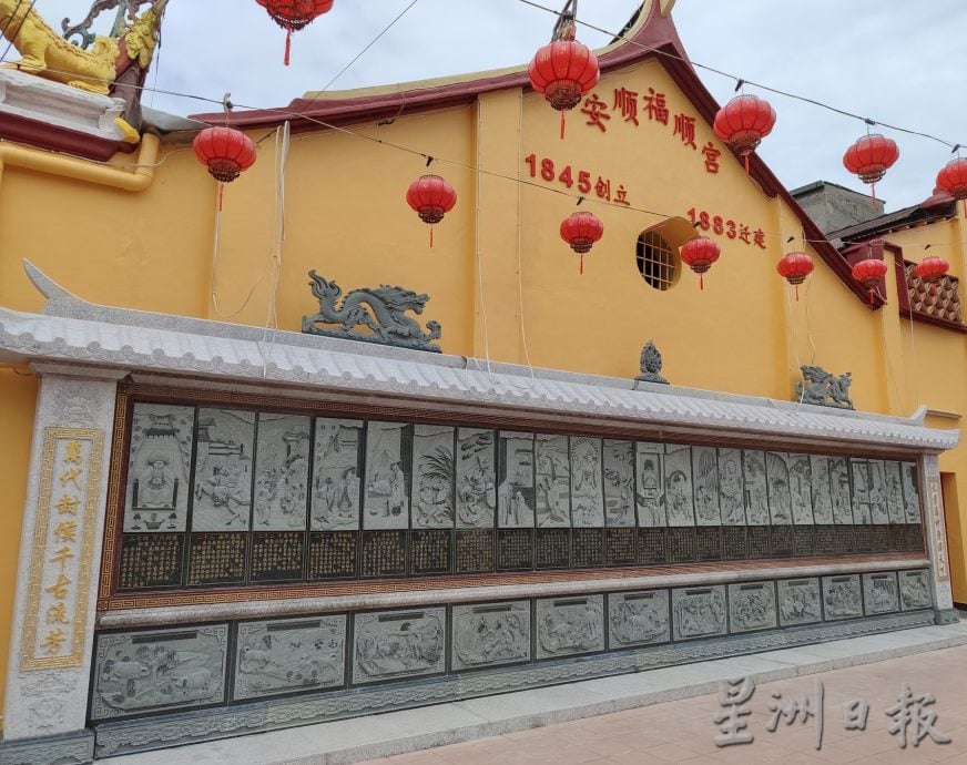 耗13万春节新打卡点 安顺福顺宫圣公石雕迎客来