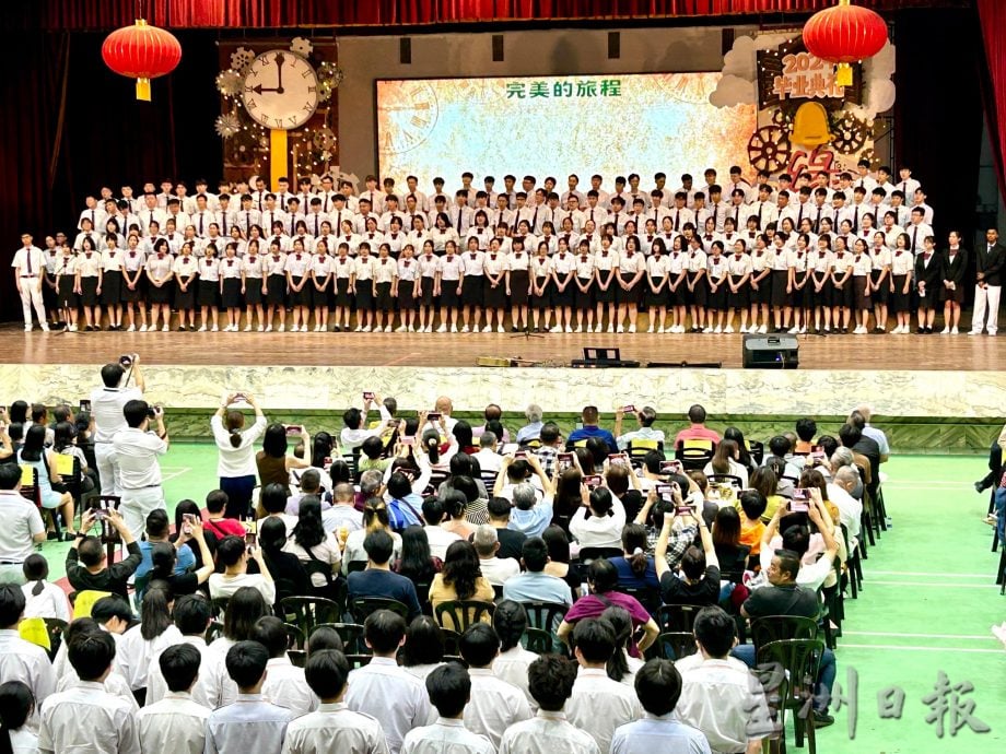 育才独中166名毕业生 吴国芳鼓励续深造