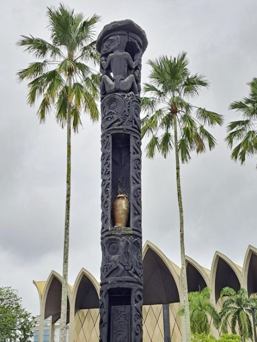 蔡羽／消失中的墓柱文化