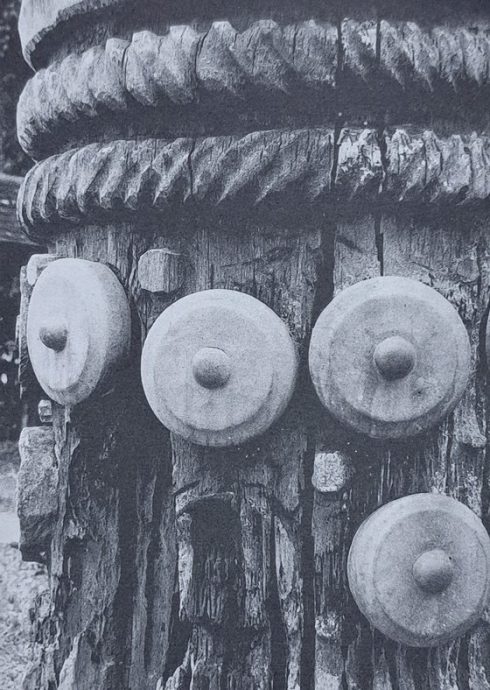 蔡羽／消失中的墓柱文化