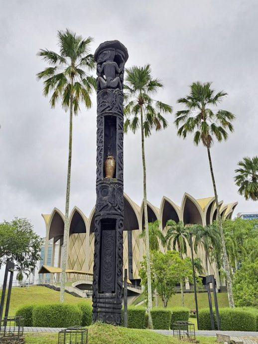 蔡羽／消失中的墓柱文化