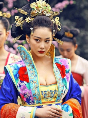 被爆使唤空服员放名牌包 张馨予反呛:别小看我网速