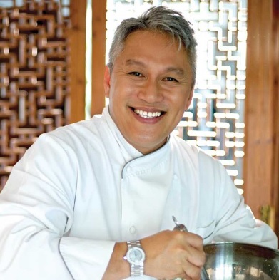 视频|旺师傅爱猫睡2千贵床 网:“来世投胎当你的猫!”