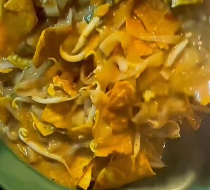 视频|玉米脆皮配椰浆饭炒粿条 网民炮轰吃法“混帐”!