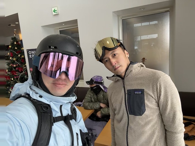 谢霆锋三代同堂游日本 狄波拉夹娃娃获孙封“神奇嫲嫲”