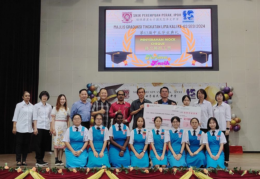 踏入人生另一里程 212霹雳女中中五生毕业