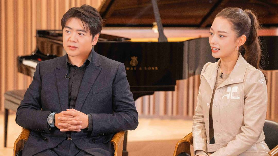 郎朗揭弹琴不看手内幕　吉娜甜夸“最浪漫伴侣”