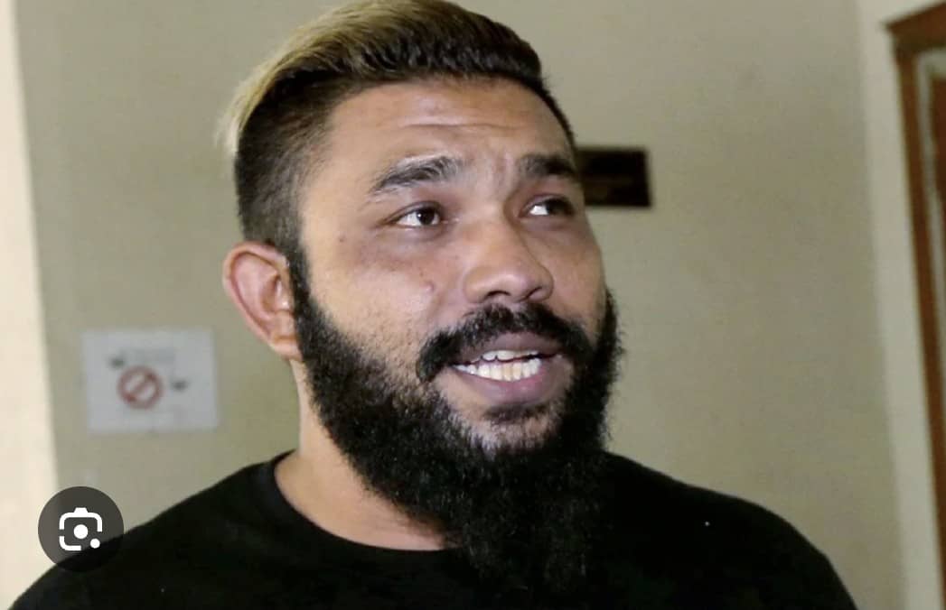 部落客旺莫哈末阿兹里(Papagomo)因诋毁总警长今日被警方录供