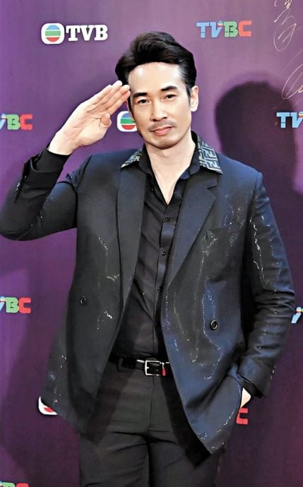 陈豪出身医学世家 为新剧演中医练习针灸