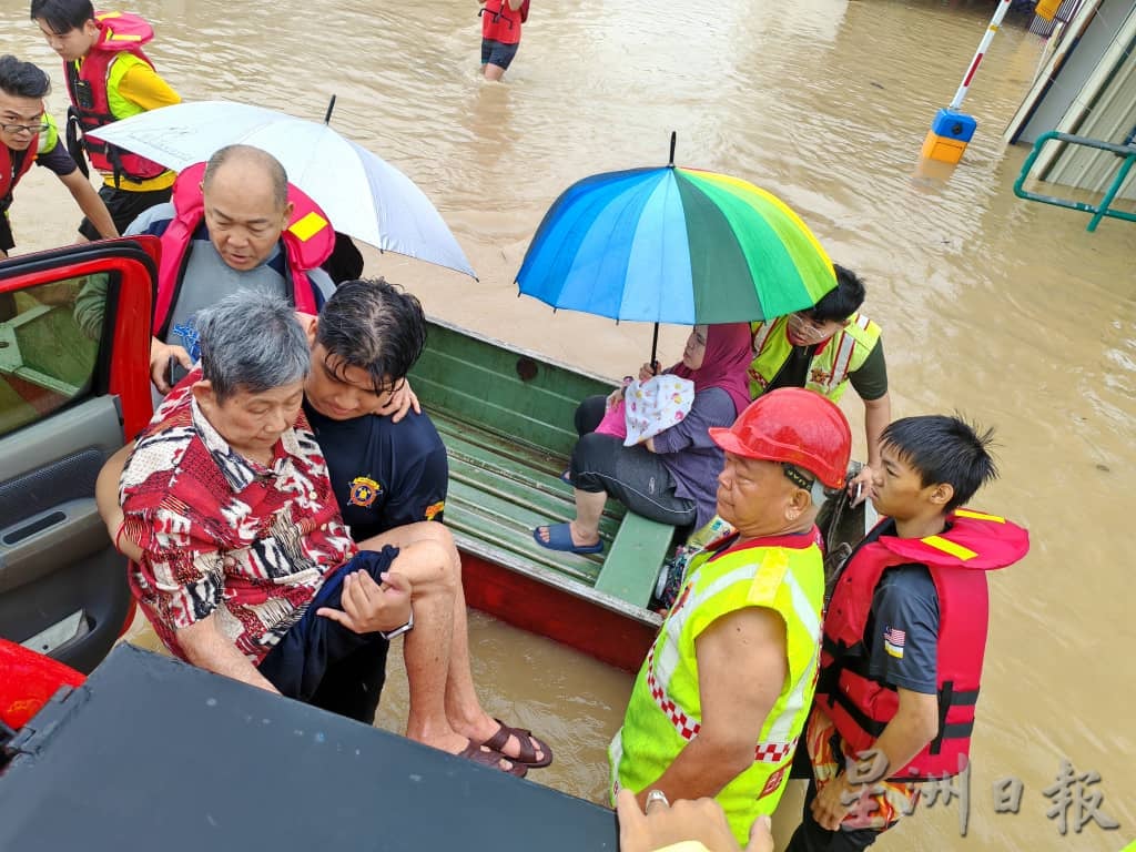 霹多地长命雨淹水 红鹰园 喜谷园灾情严重
