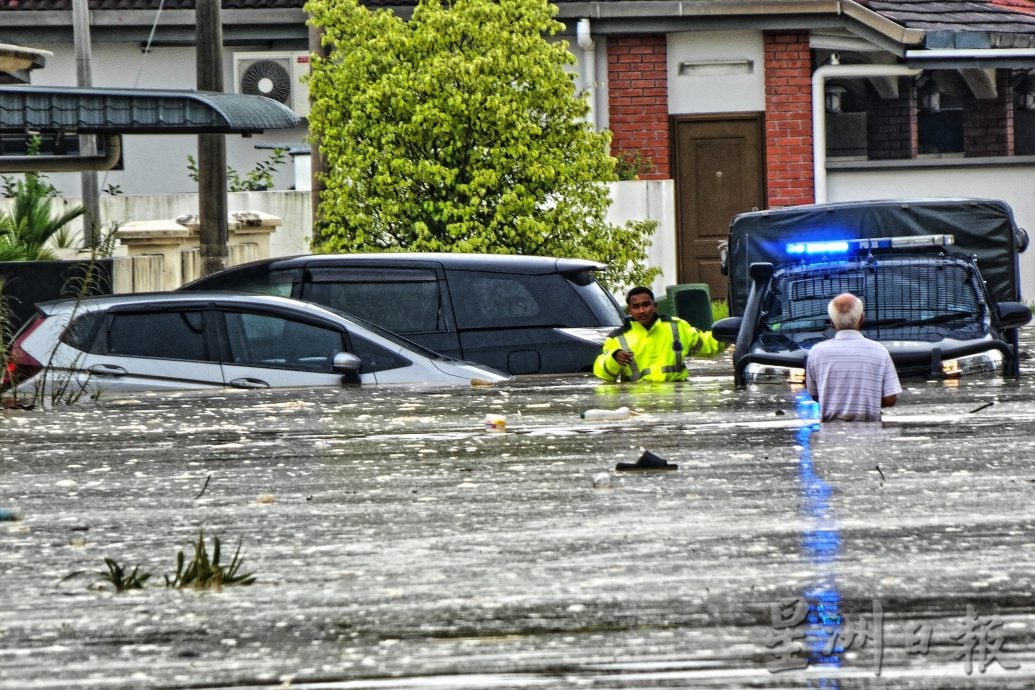 霹多地长命雨淹水 红鹰园 喜谷园灾情严重