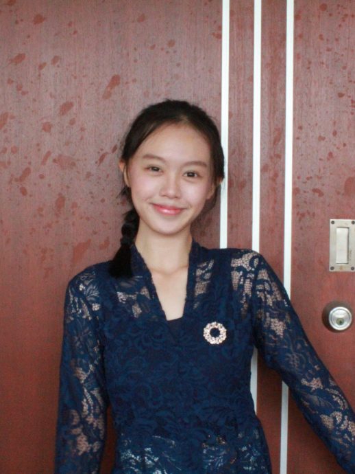 霹:学海学记/主文/学生表演哄乐教师