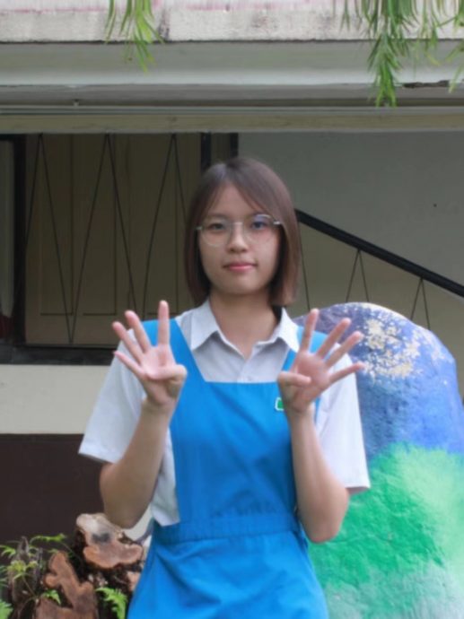 霹:学海学记/主文/学生表演哄乐教师