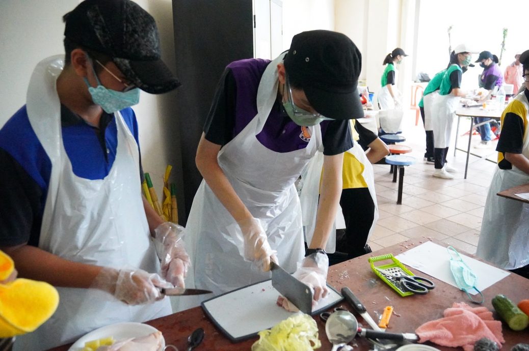 霹：学海学记/主文／育才华中厨艺大赛 学生来掌勺