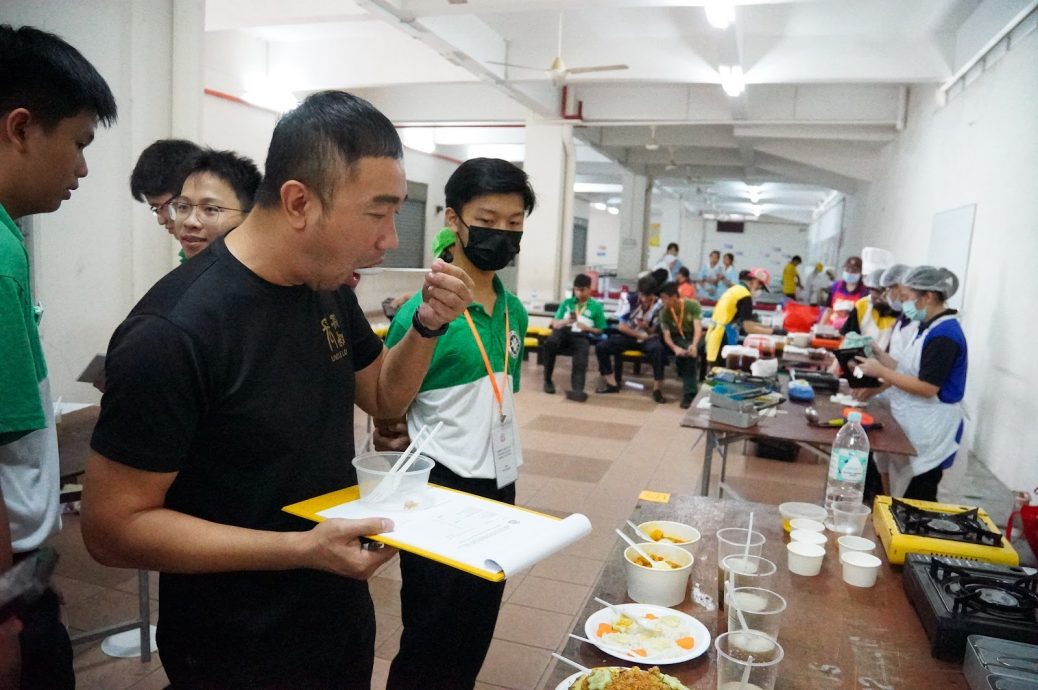 霹：学海学记/主文／育才华中厨艺大赛 学生来掌勺