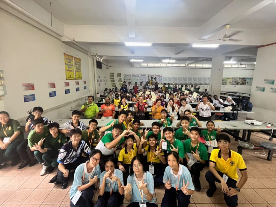 霹：学海学记/主文／育才华中厨艺大赛 学生来掌勺