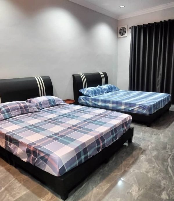 霹:封面主文/校假+新年 曼绒民宿反应慢热