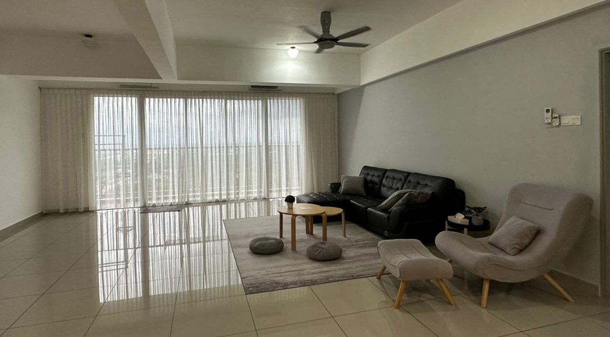 霹:封面主文/校假+新年 曼绒民宿反应慢热