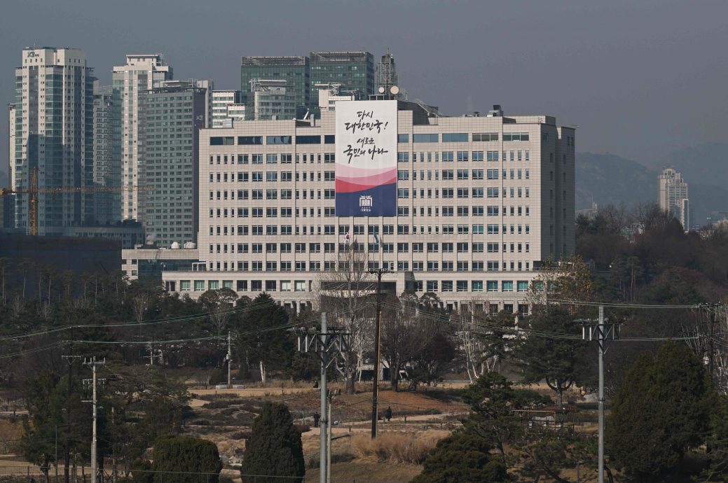 韩调查人员查获前防长和总统使用的“秘密电话”