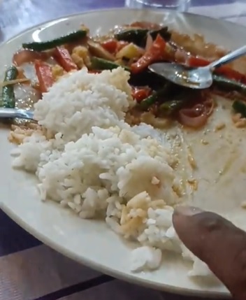 顾客批评餐饮价格贵 店家看了视频才乍醒：“员工动手脚”