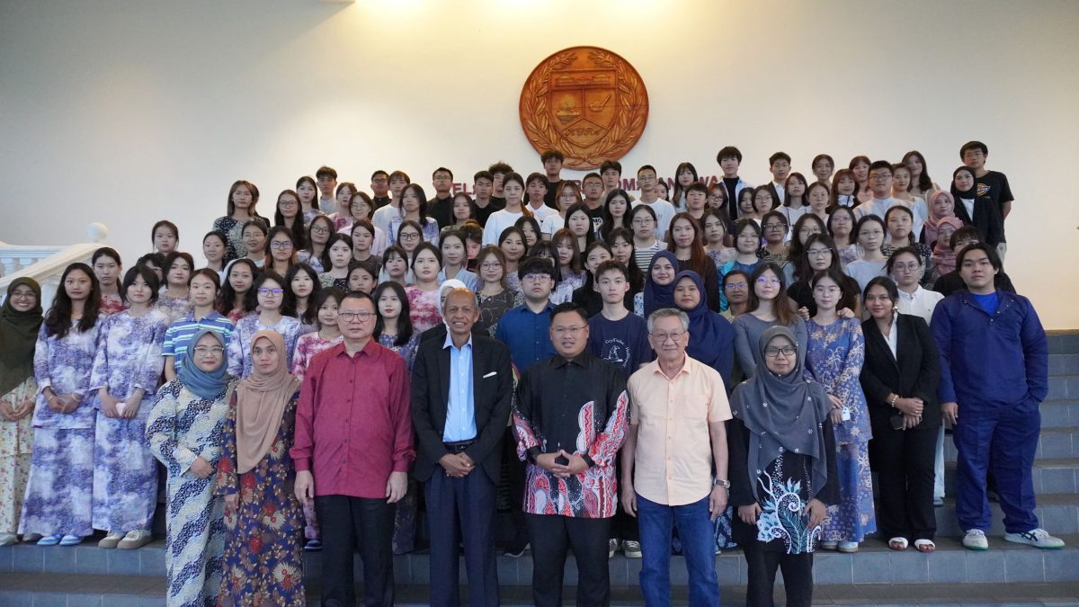 马中友协与中国交换生交流