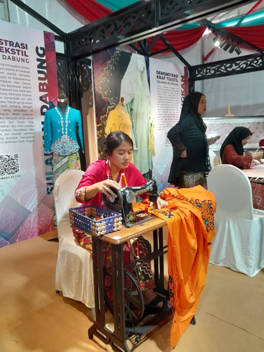 (1/1见报)大都会学海学记/《一起来做峇迪吧!》//配9图//可筛选图