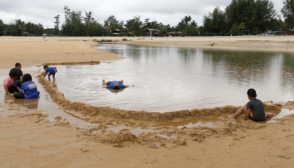 (29/12见报)星角摄/(东)堆沙