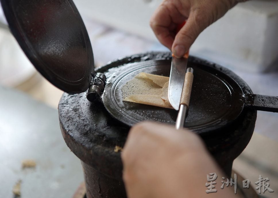 (4/12见报)星角摄/传统手工制年饼 散发浓浓古早味